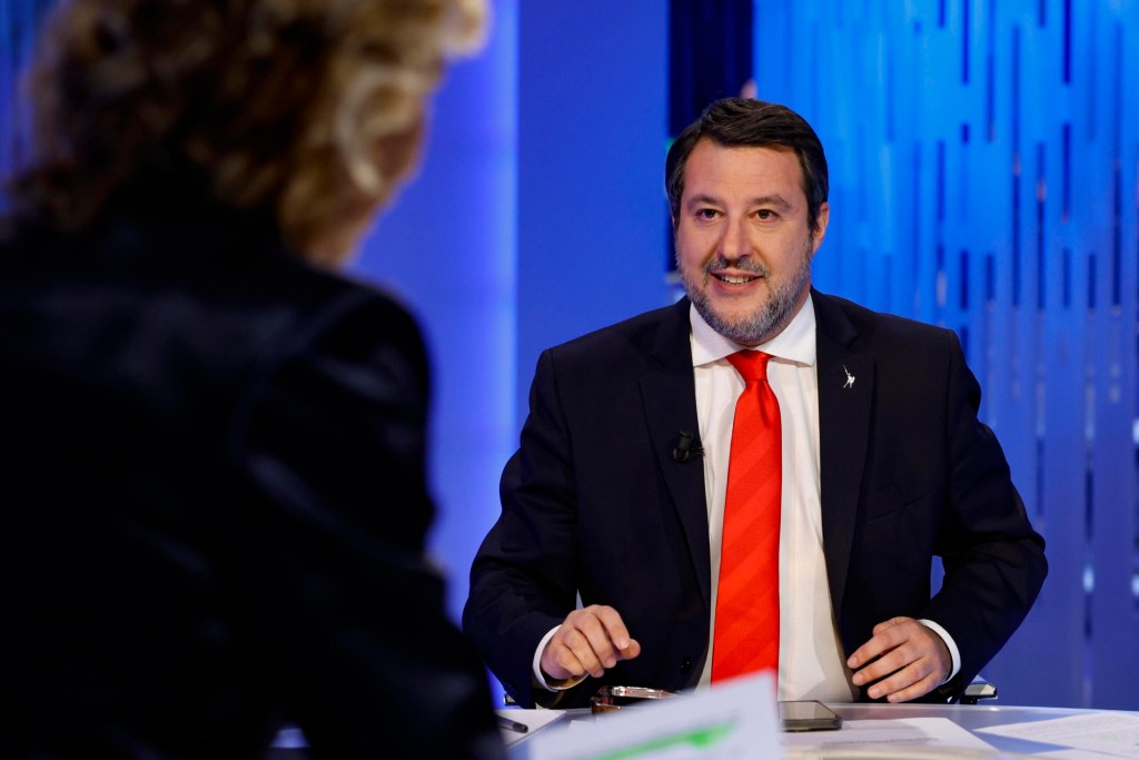 Otto e mezzo, Salvini: «Rispetto Mattarella, ma Musk è libero di parlare». Battibecco con Lilli Gruber: «Le ho portato un cioccolatino» – Il video